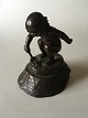 Adda Bonfils 
Bronze Figur af 
pige med skovl. 
Fremstår i 
super stand og 
måler 14cm høj. 
Også ...