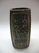 Royal 
Copenhagen 
stentøj 
firkantet vase 
med reliefnr. 
21923. Højde 24 
cm x 11 cm 
fremstillet af 
...