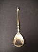 Sukkerske.
Sølv.
IPS ( I.P 
Sørensen Aarhus 
1893)
Længde: 14,5 
cm