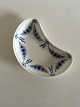 Bing & Grondahl 
Empire Cresent 
Shaped Dish No 
352. 19,5 cm (7 
43/64")
In Stock: 2
