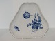 Blue Flower Curved
Triangular dish