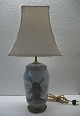 Bordlampe fra 
Royal 
Copenhagen nr. 
1217 
fremstillet ca. 
1920-40.
Højde 54 cm og 
med skærm 63 
...