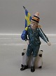 Kgl. figur fra 
Royal 
Copenhagen 
Dreng fra 
Sverige med 
svensk flag og 
kiste 18 cm  
Carl ...
