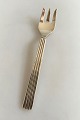 Georg Jensen 
Sterling Sølv 
Bernadotte 
Kagegaffel No 
043. Måler 13,7 
cm

