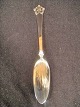 Lille sød spade 
til chokolade.
Sølv 830s
Længde: 15,5 
cm.
spadens 
størelse: 6,5 x 
2,5 cm