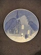 Juleplatte fra 
1912. 
På vej til 
kirke 
juleaften.
Diameter 18 
cm.
1. sortering.
Fin stand.
