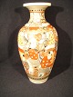 Flot Japansk 
vase.
Højde: 24,5 
cm.
ca år 1850-90
kontakt for 
pris.
