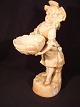 Figur.
Engelsk   
Biscuit fra ca 
1880 - 1890
Højde: 26 cm
Hel og fin 
stand.
Kontakt for 
Pris
