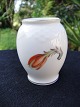 Vase
  Bing & 
Gröndahl B & G 
Nr. 208
 Durchmesser 
16 cm.
 Preis Dkr. 
150, -
