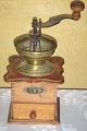 Large wooden 
coffee mill 
with brass 
mounting. 
Functional.