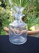 Holmegaard 
Carafe with 
dram glass 
stopper.
 Height: 17 cm
 DKK 325, -