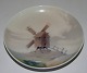 Bing and 
Grøndahl Wall 
Plate with 
windmill No 
4218/357-18. 
Measures 13cm 
and is in good 
condition.