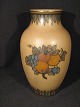 Vase.
L.Hjort nr. 46
Højde: 22,5 cm
Pris. kr 795,-