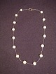 perle halskæde 
med ferskvands 
perler.
pris kr. 395,-