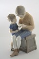 Bing & 
Grøndahl, Tom 
og Willy. Nr. 
1648. Højde 19 
cm. I. 
sortering. 
Pris: 900 kr.