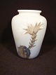 Vase med 
Jule-kaktus.
Højde: 10,5 cm
Royal 
Copenhagen RC 
nr. 2672-1740
pris kr. 139,-
