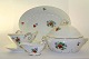 Ægir, Bing & 
Grøndahl, hvidt 
porcelæn med 
blomster og 
guldkant.
Ovalt fad, 
dek.nr. 16. 34 
x 24 ...