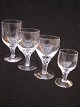 Vinglas18cm.
Rødvin 12cm.
Hvidvin 11cm.
Ølglas13,5cm.
Portvin 8,5cm.
Cognac 10cm.
Snaps ...