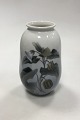 Royal 
Copenhagen Art 
Nouveau Vase No 
2822/3547. 
Måler 17,5 cm ( 
6 57/64 in. ) 
og er i god 
stand.