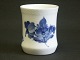 Kongelig Blå 
Blomst Flettet 
Vase nr. 8254
Højde 10 cm
Fin stand