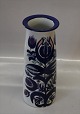 2 stk på lager
Royal 
Copenhagen 
Aluminia 
fajance 
207-2967 Vase 
Design N. 
Thorsson 26 cm 
1961 ...