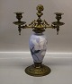 Kgl. To-armet 
lysestage - 
messing 
monteret på 
Kgl. Vase 32 cm 
høj
  fra  Royal 
Copenhagen I 
hel ...