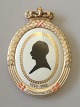 Royal 
Copenhagen 
Silhouette 
Flora Danica 
Royalty platte 
Kong Frederik 
VIII No RC-S4. 
Måler 10,2 ...
