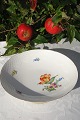 Saksisk blomst, 
rund skål på 
lav fod nr. 
206. Højde 7 
cm. Diameter 
24,3cm. Fin hel 
stand.