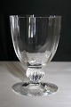 Isadora vinglas 
med optisk 
striber, højde 
13,7. Diameter 
9 cm. Pris: 75 
kr. Lager 2stk.
