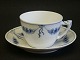 Bing & Grøndahl 
Empire 
Stor kaffekop 
nr. 103 med 
underkop
Diameter 9 cm 
Højde 7 ...