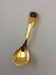 Georg Jensen 
Årsske 1974 i 
forgyldt 
Sterling Sølv. 
Måler 15 cm.