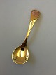 Georg Jensen 
Årsske 1976 i 
forgyldt 
Sterling Sølv. 
Måler 15 cm.