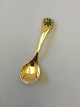 Georg Jensen 
Årsske 1975 i 
forgyldt 
Sterling Sølv. 
Måler 15 cm.