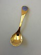 Georg Jensen 
Årssske 1980 i 
forgyldt 
Sterling Sølv. 
Måler 15 cm.
