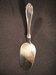 Elisabeth 
kagespade / 
smørebrødsspade.

Tre tårnet 
sølv.
Kontakt for 
pris