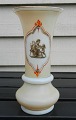 1800tals 
opaline vase, 
med håndmalet 
Thorvalsen 
motiv.
Højde 19cm.