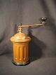 old coffee 
grinder / 
coffee grinder.
good 
condition.
price. USD 
58,-