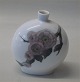 Kgl. 1752-209 A 
Kgl. Art ouveau 
Vase med 
blomstergren 
præ 1923- maler 
#95 10,5 x 9 cm 
fra  Royal ...