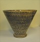 Schüssel
 von Kähler.
 Höhe: 16 cm, 
Durchmesser: 20 
cm.
 Preis. Dkr. 
verkauft