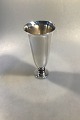 Georg Jensen 
Sterling Sølv 
Pyramide Vase 
No 676  Måler 
18cm Vægt 322 
gr