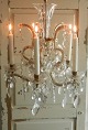 Meget smuk 
Maria Theresia 
lysekrone til 
stearinlys.
Højde 55cm. 
Diameter 42cm.