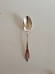 Georg Jensen 
Akkeleje 
Sterling Sølv 
Spiseske No 
001. Måler 20,3 
cm
