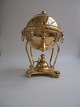 Messing samovar 
med 
petroleumsbrænder, 
ca 1880. Højde 
32cm.