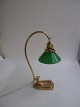 Messing 
klaverlampe m. 
skærm, Danmark 
ca. 1930. Med 
kipled højde 
30cm. fod 15cm. 
lang og 10cm. 
bred.