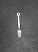 Georg Jensen 
Ornemental.
 Sterling Sølv 

Gaffel 
ornamental. 
Længde: 14,5 cm 
15cm
fra år. ...