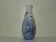 Kongelig Vase, 
Blå og Hvide 
Blomster, 
dek. nr. 
2917/4055, 
1. sortering, 
måler knap ...