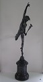 Par 
Bronzefigurer 
Flyvende 
Merkur efter 
Giambologna 
signeret Jean 
Boulogne H: 
89,5cm.
Kvinde ...