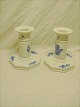 Blå Blomst 
kantet 
lysestager
Højde: 10,5 cm
Royal 
Copenhagen RC 
10-3303
1. ...