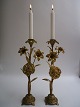 1 par lur 
forgyldte 
stager m. 
blomster 
udsmykninger, 
Frankrig ca. 
1880. 21 cm. 
høje.