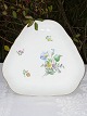 Saxon flower 
Bing & Grondahl 
porcelain. B&G 
Saxon flower, 
Triangulat cake 
dishe no. 40a. 
Length ...